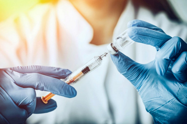 Российский иммунолог рассказал о рисках отказа от вакцинации