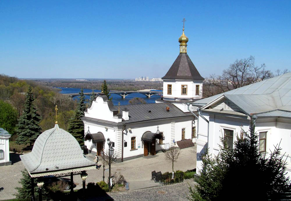 Апрельский Киев. Памятники, плакаты, символы, Лавра Апрельский Киев. Памятники, плакаты, символы, Лавра