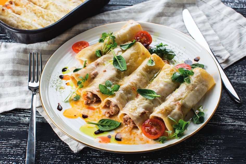 Каннеллони с фаршем и сливками. Каннеллони. Паста каннеллони - Cannelloni. Паста фаршированная каннеллони. Каннеллони с фаршем.