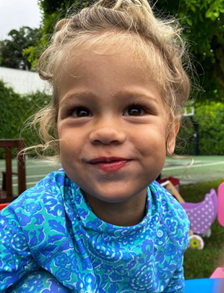 Общение на русском и стильные образы: Анна Курникова показала подросшую дочь Машу Общение на русском и стильные образы: Анна Курникова показала подросшую дочь Машу Дети,Дети знаменитостей