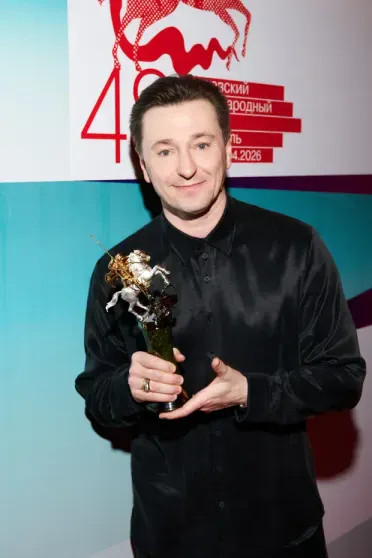 Кристина Асмус, Софья Синицына, Ида Галич, Павел Деревянко и Анна Снаткина на открытии ММКФ режиссёр, кинофестиваля, Асмус, актриса, открытия, Московского, Кристина, также, апреля, Даниил, российская, Германика, кинематографист, картин, стала, Дарья, женой, Сигалова, Деревянко, дочерью