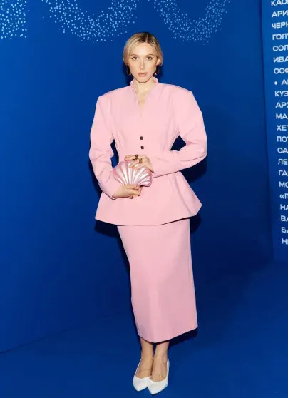 Аня Чиповская, Александр Рогов, падчерица Ивана Урганта Эрика Кикнадзе, Александр Гудков и Ксения Собчак в модных образах на ужине The Blueprint платье, Ольга, Ксения, Александр, Собчак, надела, Prada, появилась, Чиповская, позировала, ЧиповскаяАня, ИсаковаВиктория, КарпутьОльга, СерябкинаКатя, Кищук, Виктория, Кикнадзе, СтаршенбаумОльга, СоловьёваИрина, Мухина