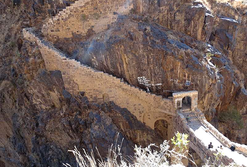 Мост Шехара и лестница в гору