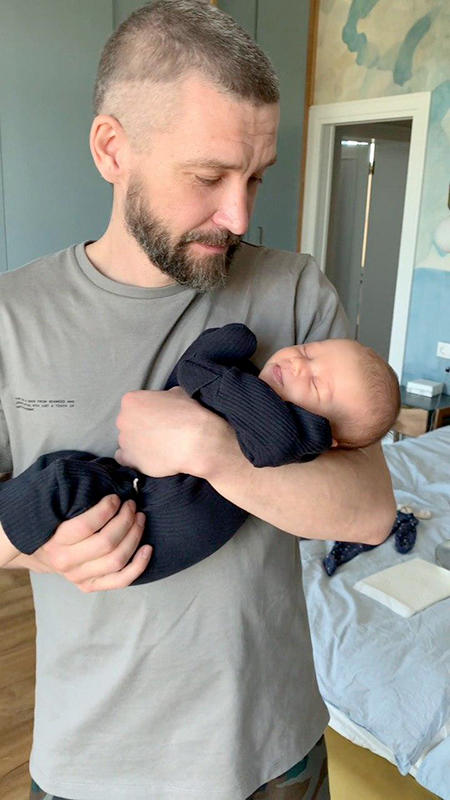 Владимир Кристовский впервые показал младшую дочь Тею и завел блог для начинающих родителей Дети,Дети знаменитостей