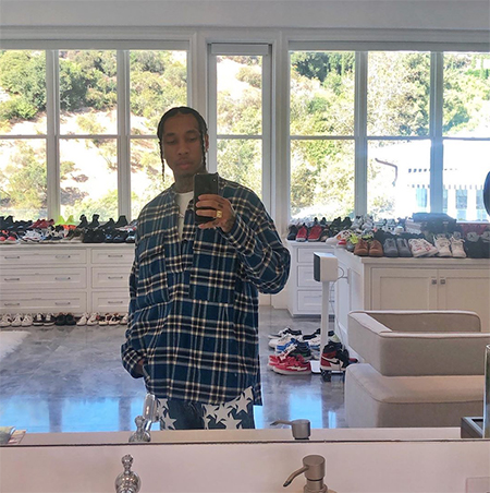В гостях у Tyga: экскурсия по особняку экс-бойфренда Кайли Дженнер в Бель-Эйр В гостях у Tyga: экскурсия по особняку экс-бойфренда Кайли Дженнер в Бель-Эйр Стиль жизни,Дома звезд