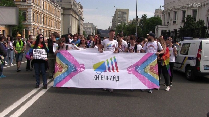 Брюссель и украинские геи заставили плакать неонацистов из «Правого сектора»