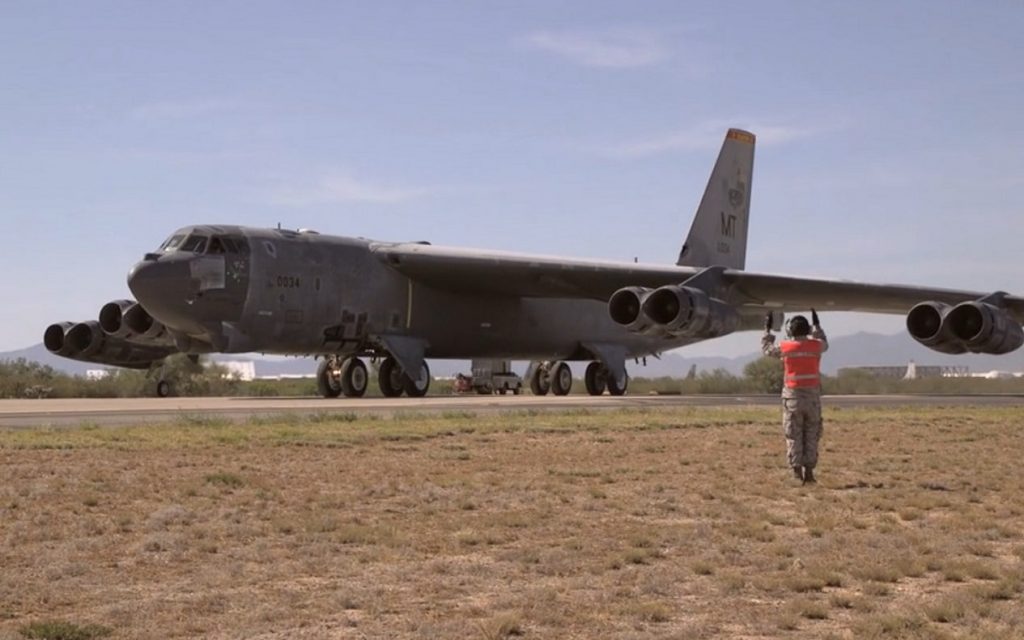 Не стареют душой ветераны: ВВС США успешно расконсервировали B-52 Авиация