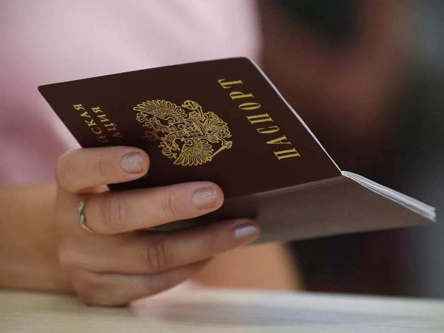 Женщинам одно расстройство: стало известно, сколько штампов должно быть в паспорте