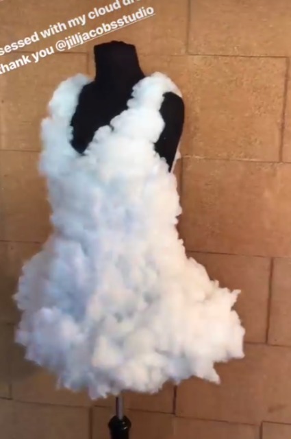 От Памелы Андерсон до Арианы Гранде: все костюмы сестер Кардашьян на Хеллоуин От Памелы Андерсон до Арианы Гранде: все костюмы сестер Кардашьян на Хеллоуин новости