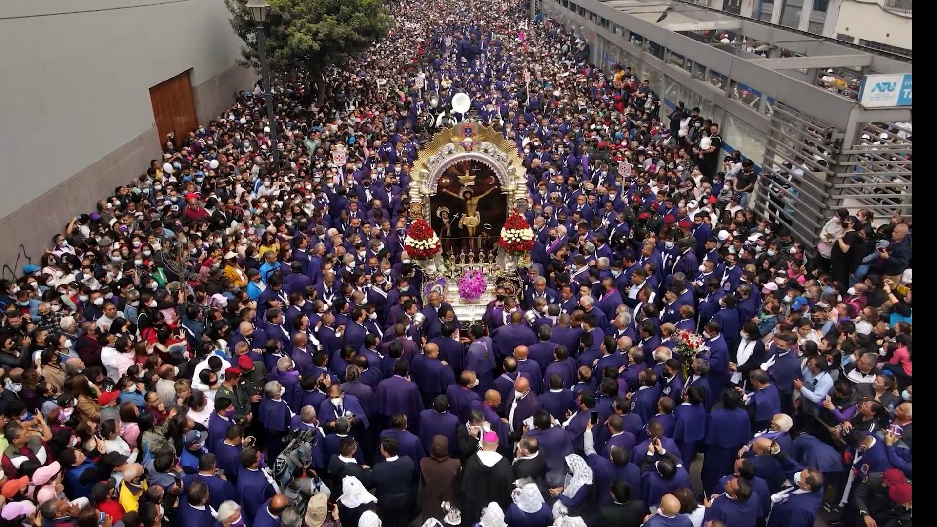 Тысячи перуанских верующих приняли участие в фестивале «Владыка чудес» Репортажи,ФАН-ТВ