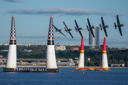 Red Bull Air Race   ,  ,  .     