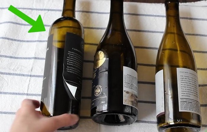 Подготовьте пустую и чистую бутылку вина. Подготовьте пустую и чистую бутылку вина.
