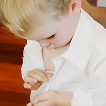 Как научить ребенка одеваться самостоятельно