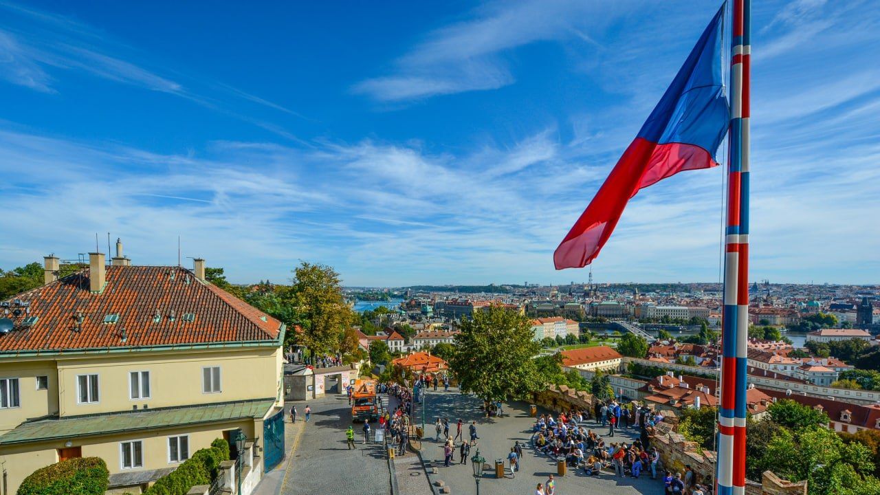 Премьер Чехии Фиала указал на необходимость сохранения дипломатических отношений с Россией