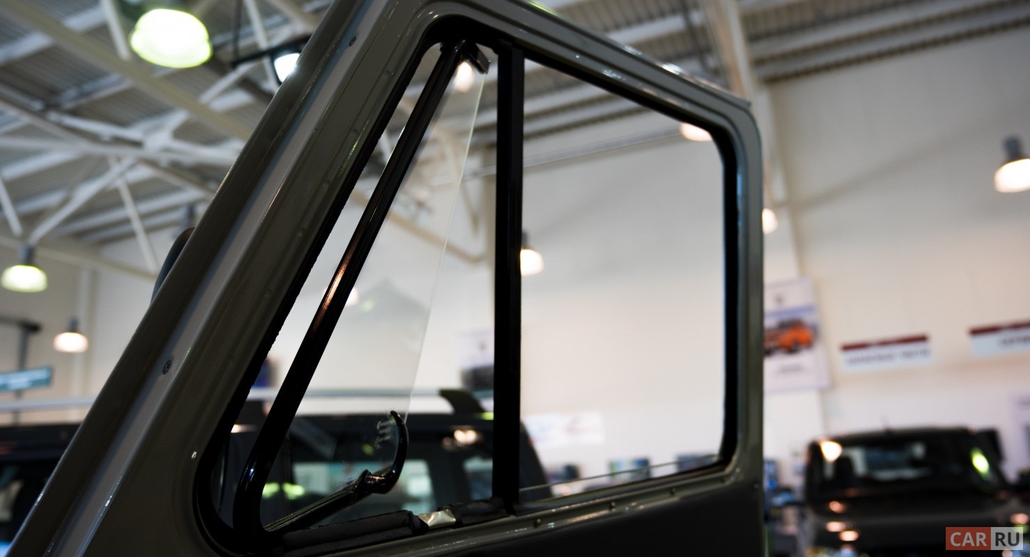 Для чего некоторые водители натирают стекла бензином