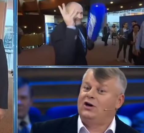 Делегация Украины в ПАСЕ окружила российскую журналистку, спела гимн Украины и разбила микрофон