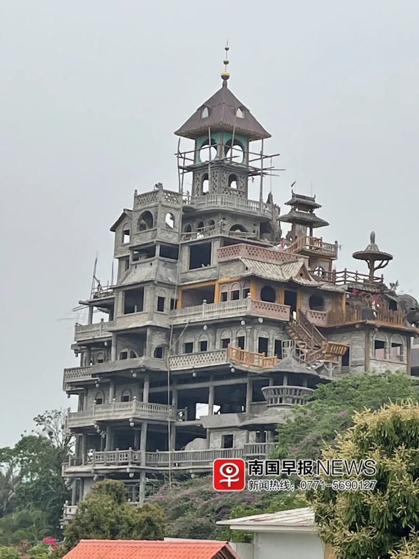 Архитектурное чудовище: зачем китаец строит самое бессмысленное здание на планете архитектура,необычные дома