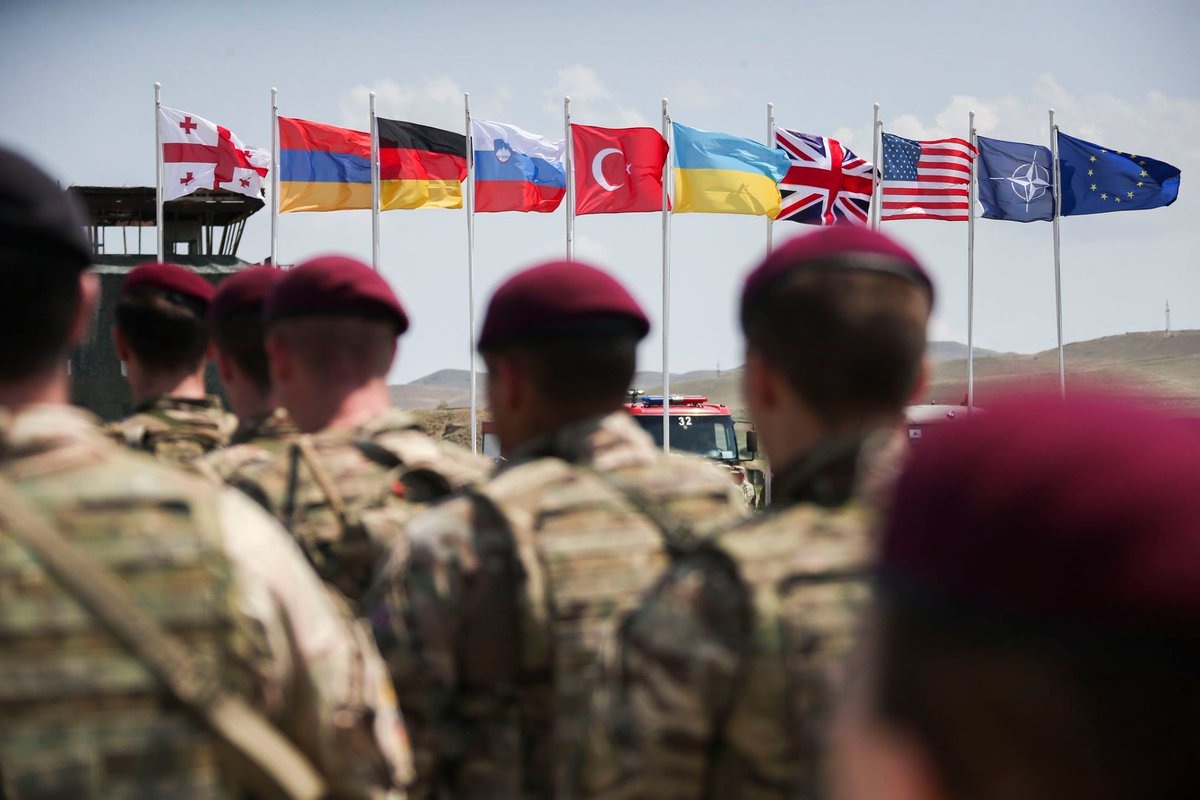 Грузия, вслед за Арменией, приняла приглашение на саммит НАТО. Баку предстоит сложный выбор