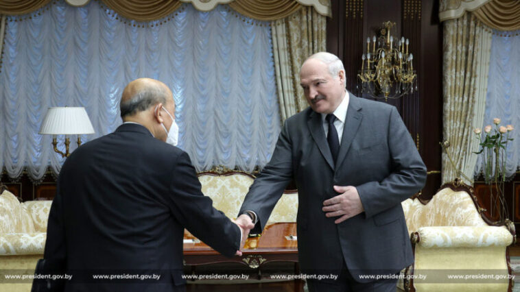 Лукашенко обсудил с послом КНР взаимоотношения Минска и Пекина