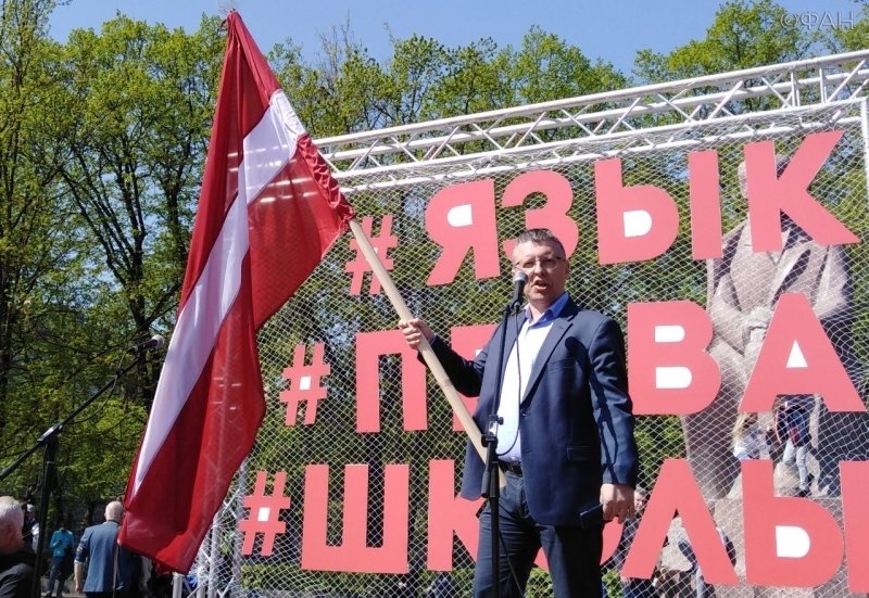 Деги Караев на митинге в Риге 1 мая 2019 года