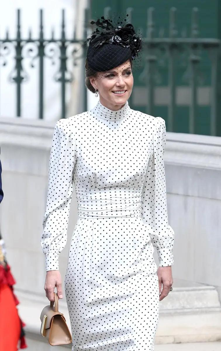 Из принцессы в королеву: лучшие выходы Кейт Миддлтон в 2025 году принцесса, образ, Уэльская, также, платье, честь, надела, принцессе, принц, ордена, принцессы, выбрала, серьги, дополнила, Миддлтон, шляпка, оттенка, время, Уильям, Rossi