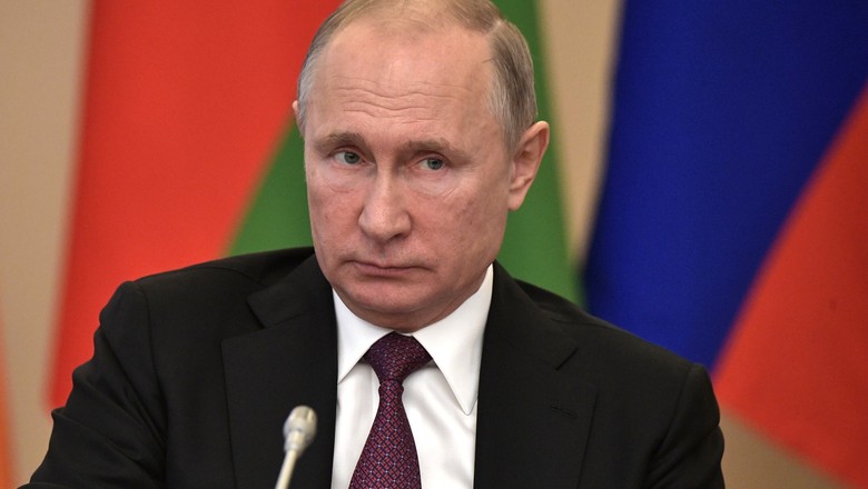 Президент России утвердил список поручений по итогам обращения по коронавирусу
