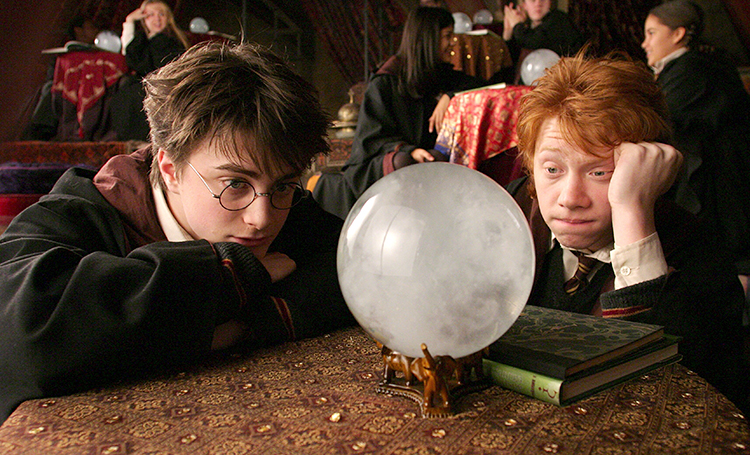 "Гарри Поттер дома": Джоан Роулинг запустила сайт с "волшебными" развлечениями для детей на карантине