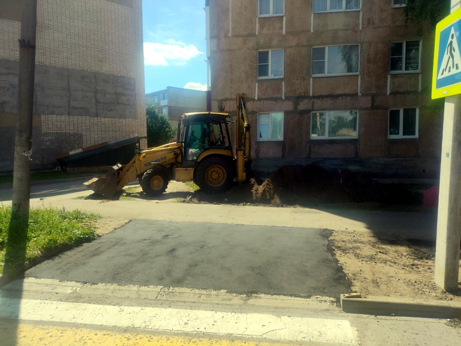У школы в Нелидово восстановили тротуар