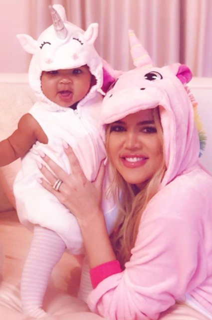 От Памелы Андерсон до Арианы Гранде: все костюмы сестер Кардашьян на Хеллоуин От Памелы Андерсон до Арианы Гранде: все костюмы сестер Кардашьян на Хеллоуин новости