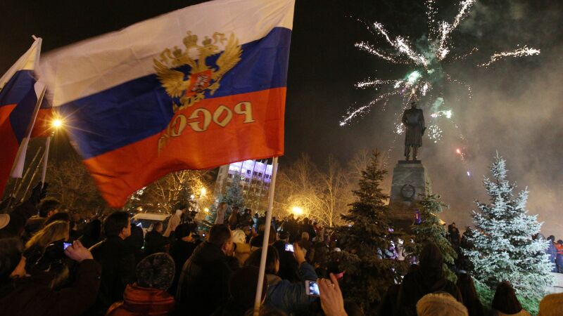 18 марта тысячи людей вышли на улицы крымских городов