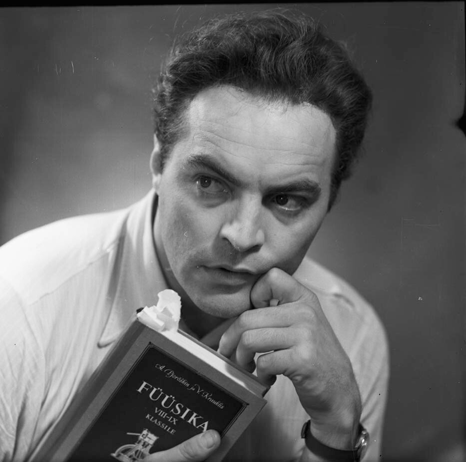 Капитан пиратов XX века, актер в жизни был героем любовником, но по-настоящему любил только жену 