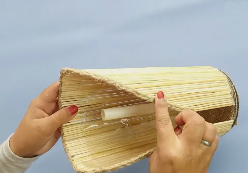 Полезная и красивая вещь из пластиковой бутылки и деревянных шпажек домашний очаг,рукоделие,своими руками,сделай сам,умелые руки