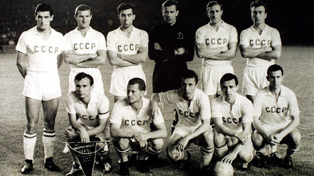 Валерий Воронин (слева) в сборной СССР. Фото из личного архива