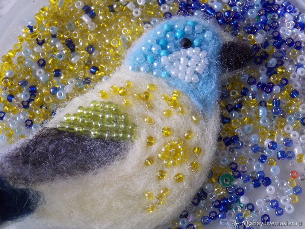 Делаем брошь «Синичка» из войлока и бисера Делаем брошь «Синичка» из войлока и бисера валяем брошь