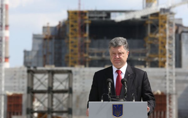 Порошенко просят обязать Россию компенсировать Украине ущерб от Чернобыльской аварии