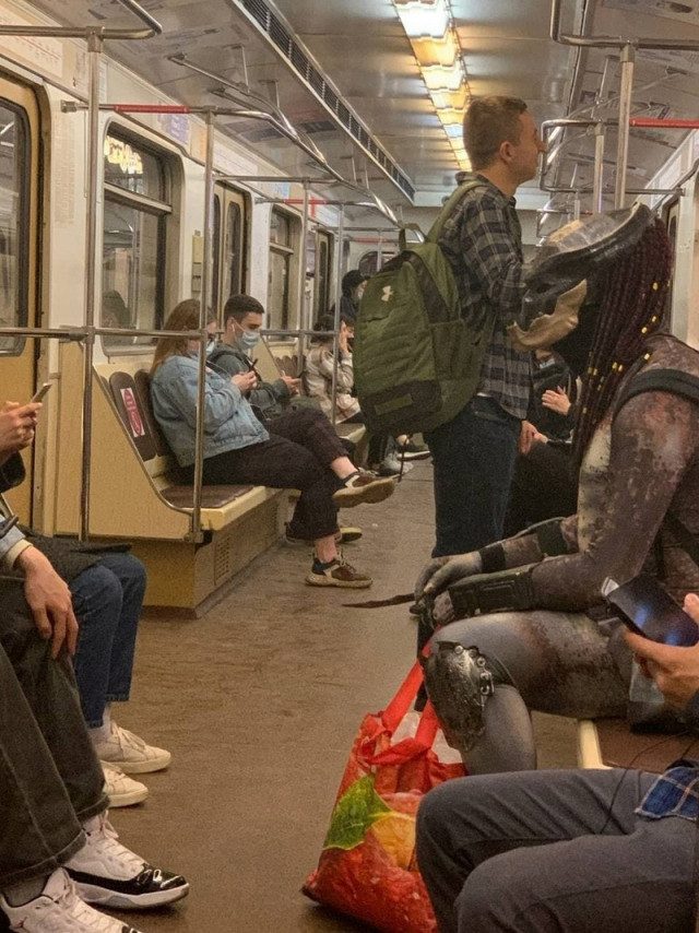 Самые странные пассажиры подземки смешные картинки,фото-приколы,юмор