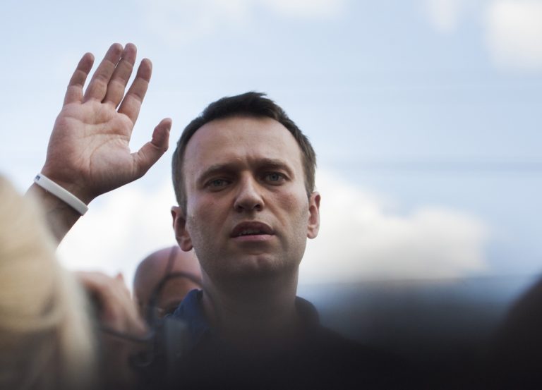Навальный вновь меняет позицию по Крыму