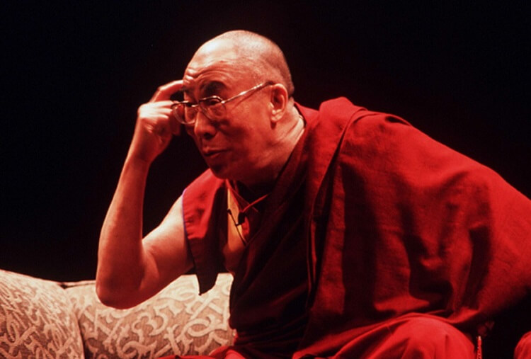 Далай-Лама о массовом «промывании мозгов» людей