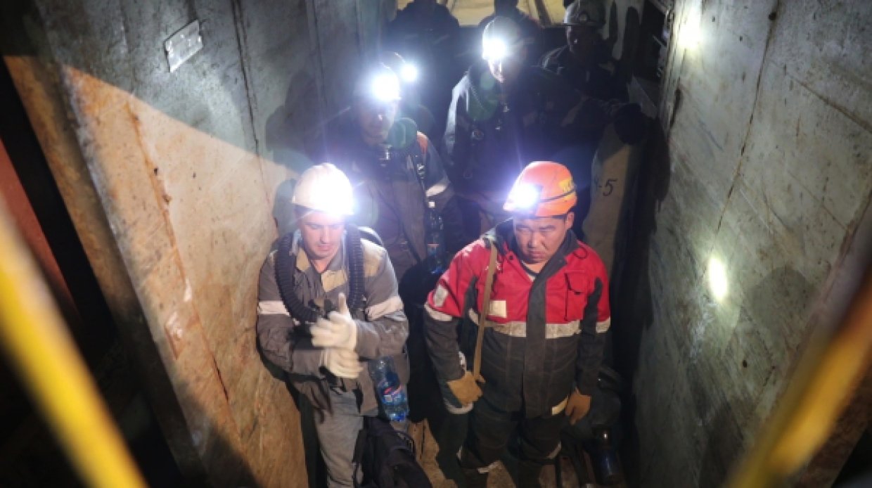 Промышленные альпинисты помогут МЧС вызволить горняков из затопленной шахты «Мир»  
