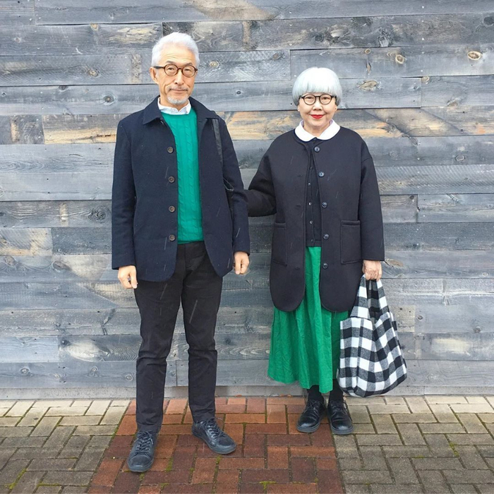 Японская пожилая пара в стиле familly look Японская пожилая пара в стиле familly look иода