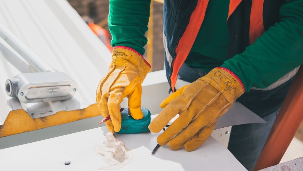 Работник стройбазы в Волгограде обнаружил разлагающуюся человеческую ногу