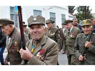 Понравиться Западу через предательство истории