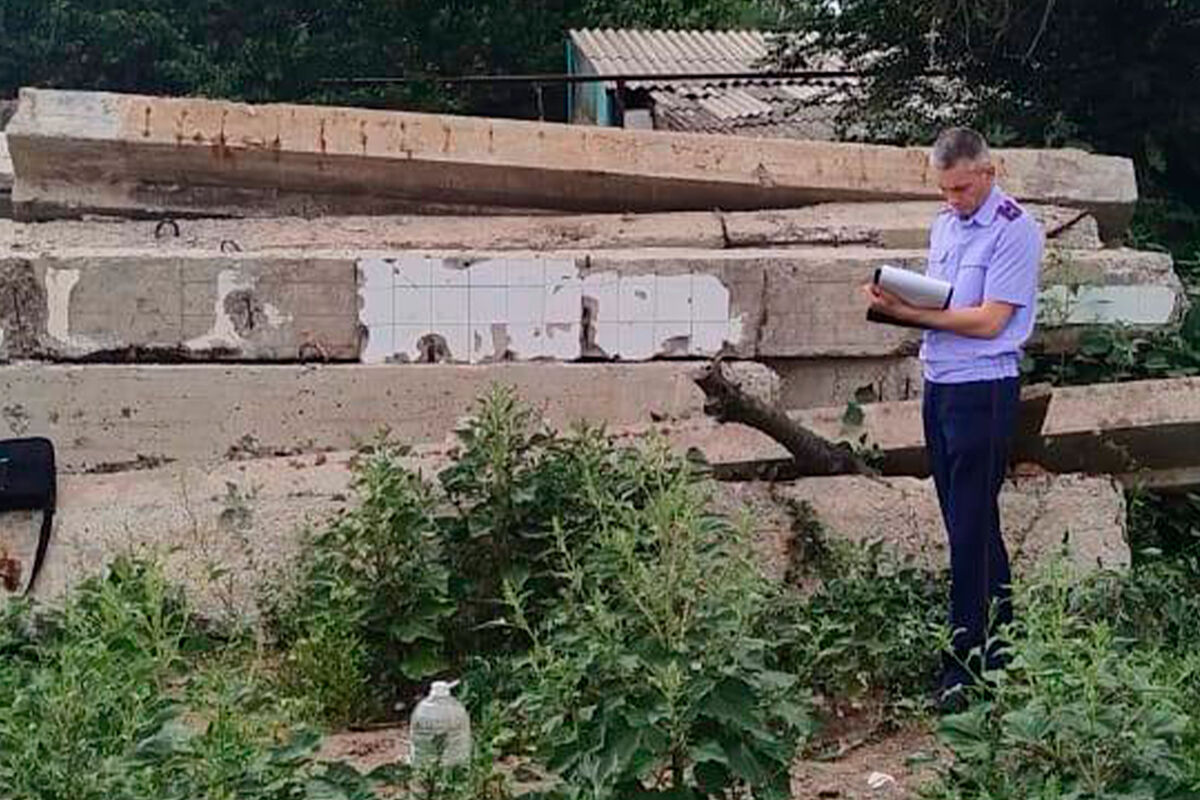 В Волгоградской области на двух мальчиков обрушилась бетонная плита