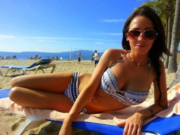 Девушки в бикини Девушки в бикини