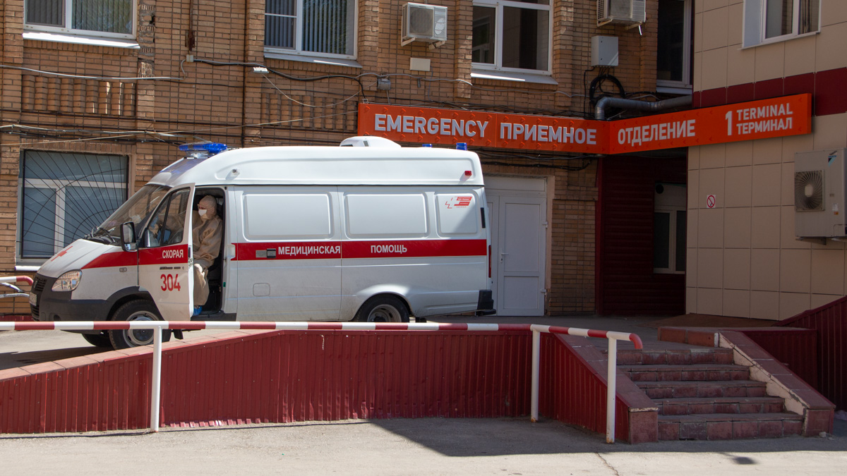 Приемное отделение скорой. Приемное отделение больницы. Отделение скорой помощи. Приемное отделение стационара.