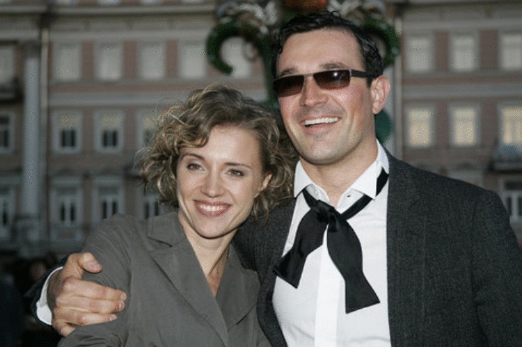 «Я до сих пор продолжаю её завоёвывать»: актёр Егор Бероев 20 лет счастлив в браке «Я до сих пор продолжаю её завоёвывать»: актёр Егор Бероев 20 лет счастлив в браке