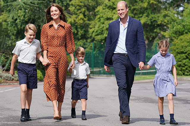 Принц Уильям и Кейт Миддлтон отвели детей в новую школу. В центре внимания снова принц Луи принц, Уильям, Принц, Миддлтон, принцесса, Джордж, мемуары, платье, школе, тысяч, Шарлотта, Лэмбрук, детей, когда, Виндзоре, известно, коттедж, Интересно, сейчас, совсем