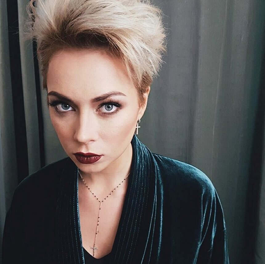 Отечественные золушки: 7 знаменитых женщин, которые выросли в нищете Отечественные золушки: 7 знаменитых женщин, которые выросли в нищете звезда,красота,наши звезды,развлечение,шоу,шоубиz,шоубиз