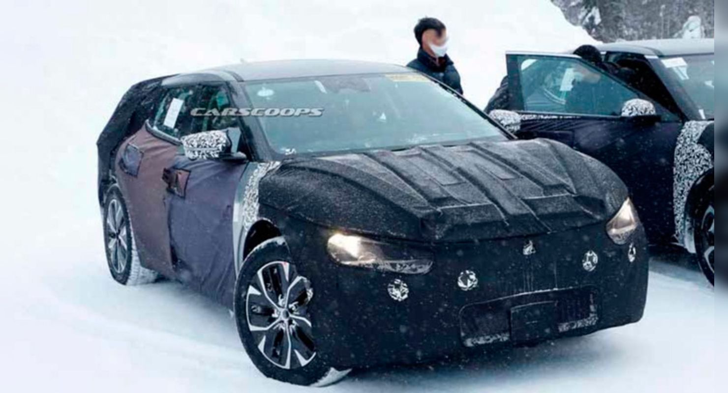 Интерьер нового электрического кроссовера Kia CV рассекретили в Сети