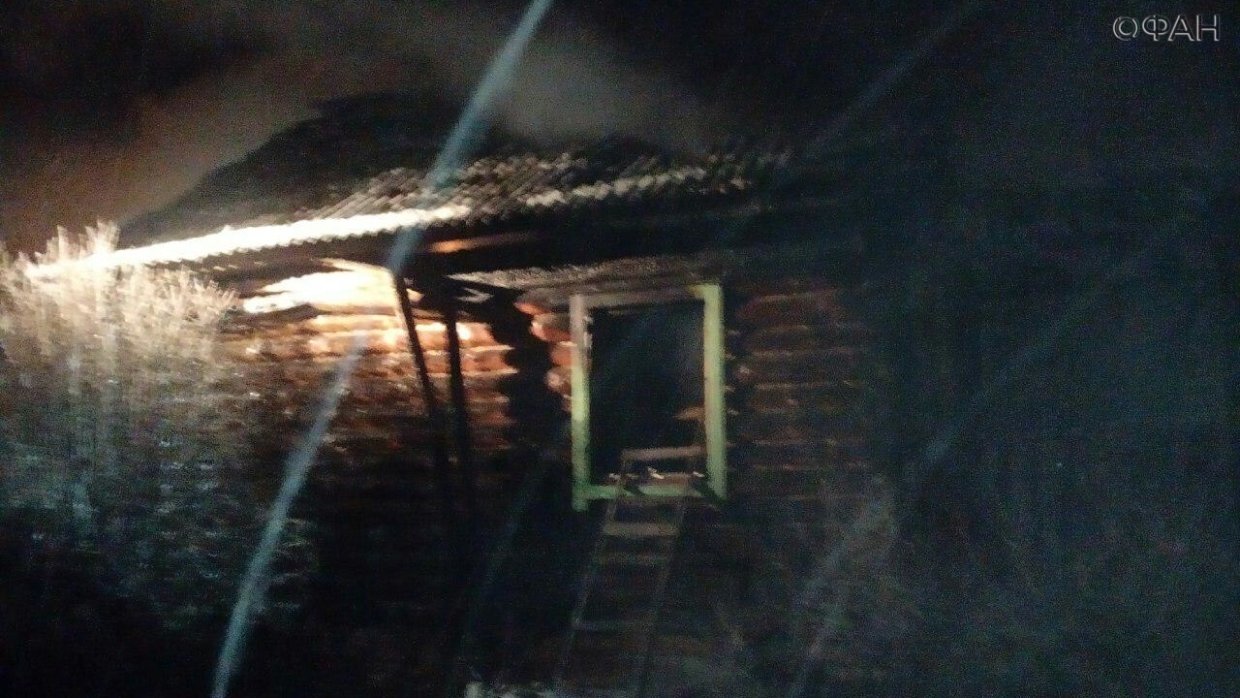 ФАН публикует фото с места пожара в селе в Удмуртии, в котором погибли два человека